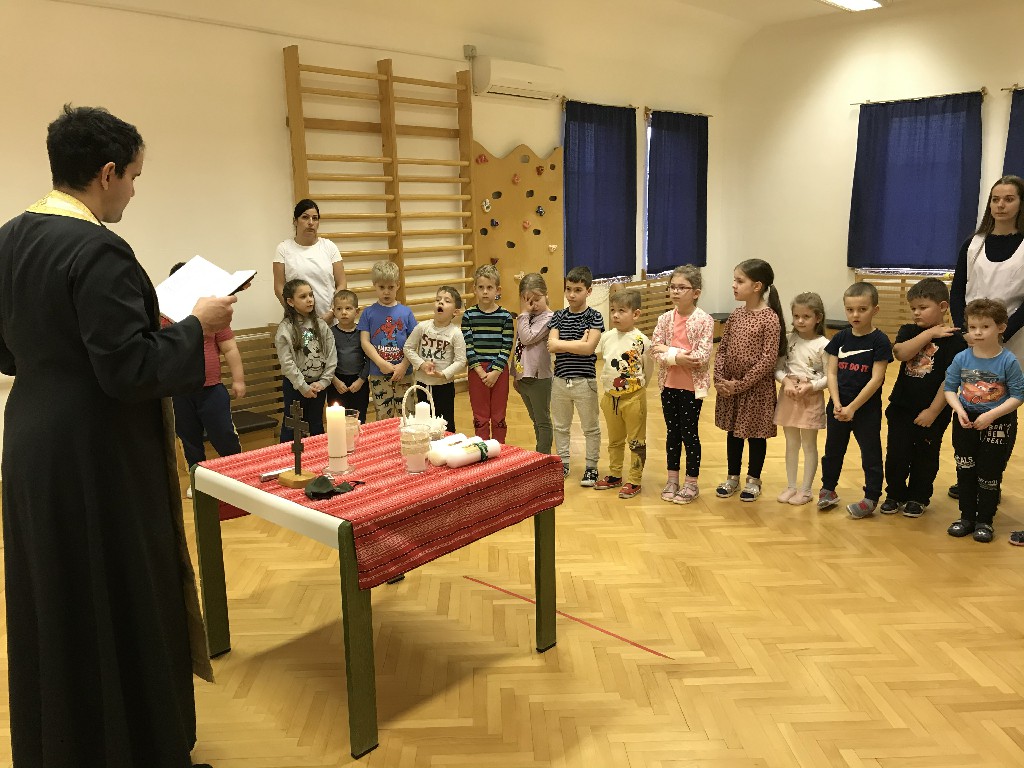 Gyertyaszentelés az oviban